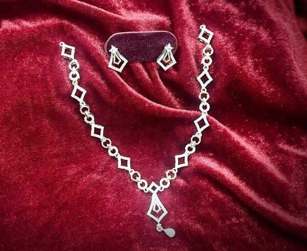 SAKHI AD NECKLACE
